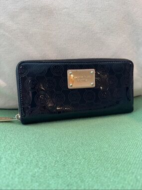 Michael Kors Black Patent Logo Zip Wallet with Gold Plate